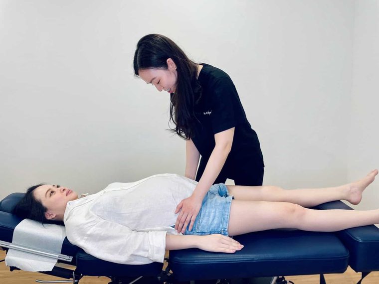A side lying Webster technique treatment during pregnancy