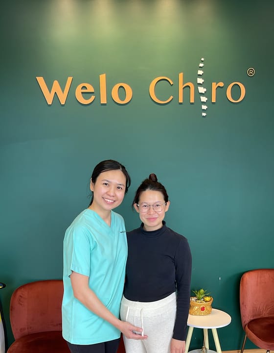 A Welo chiropractor with an expectant mother in the waiting area